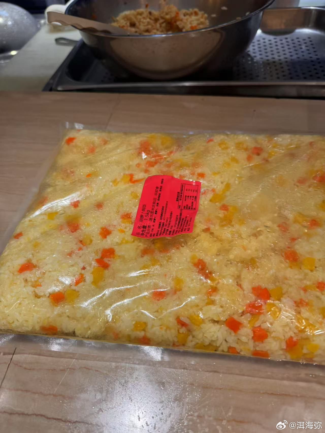连小朋友吃的胡萝卜焖饭都是预制的，保质期5个月，谁在说这种炒好了急冻，几个月后拿