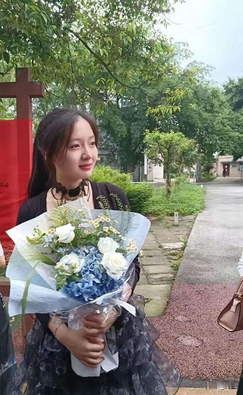 十九岁的泸州女孩刚入大学，生命就永远停在了八月五日。

在赵诺淇的妈妈于网上发布