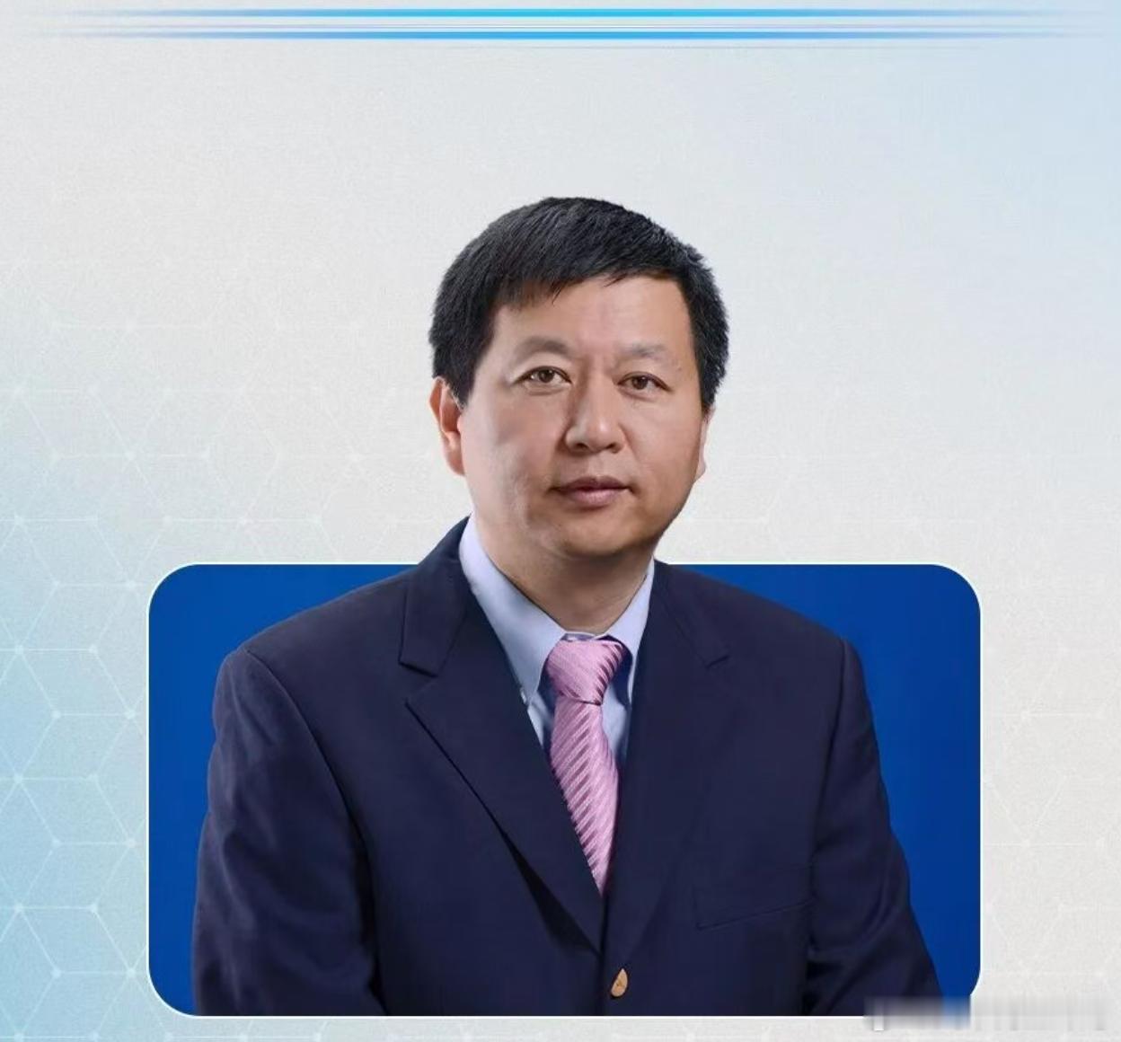 上汽乘用车宣布高层人事变动  卢晓接替王骏出任上汽乘用车总经理 7月28日，上海