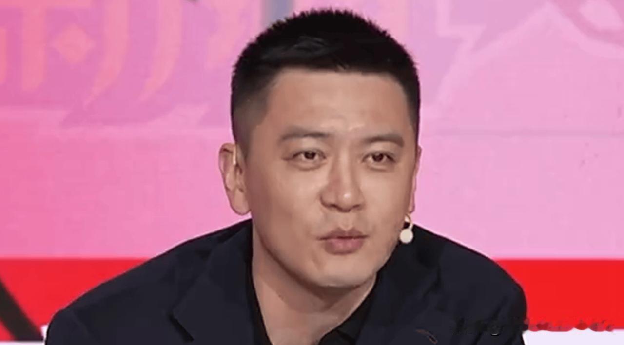 杨鸣直接批评！张陈治锋太软了，防守背对进攻上篮，应该直面他封盖。我认为：中锋就要