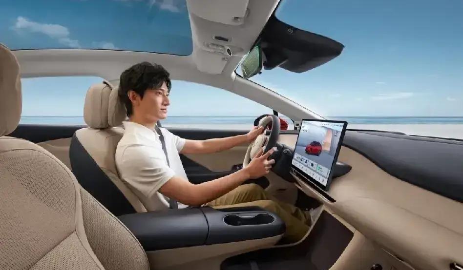 这就是明摆的现实，油箱60升加满：
日    本：约需550元人民币；
美   