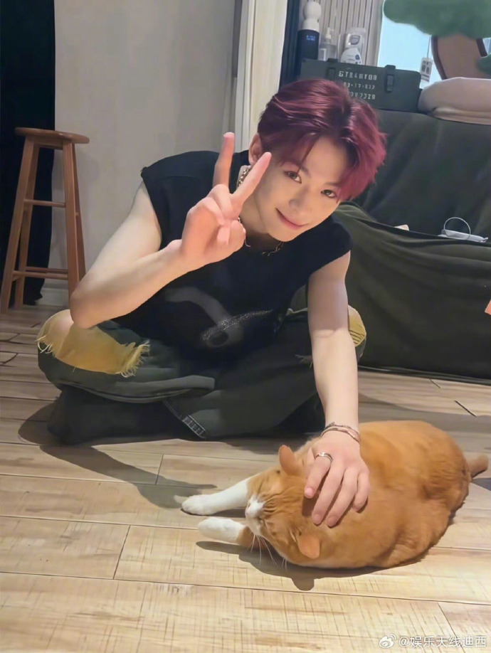 梓渝 红发什么？梓渝又染了梦女发色？？早期他的红发就已经很绝绝子了！ 