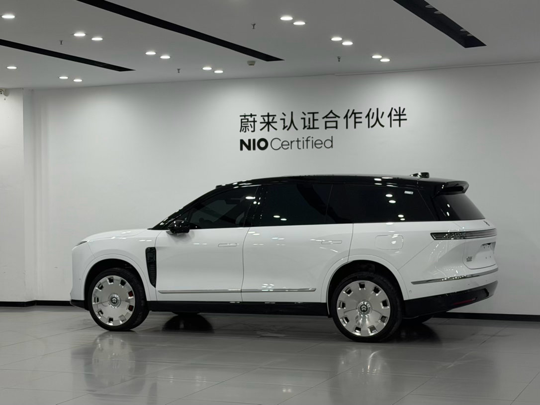 这轮毂还挺帅，一眼以为es9。。。 