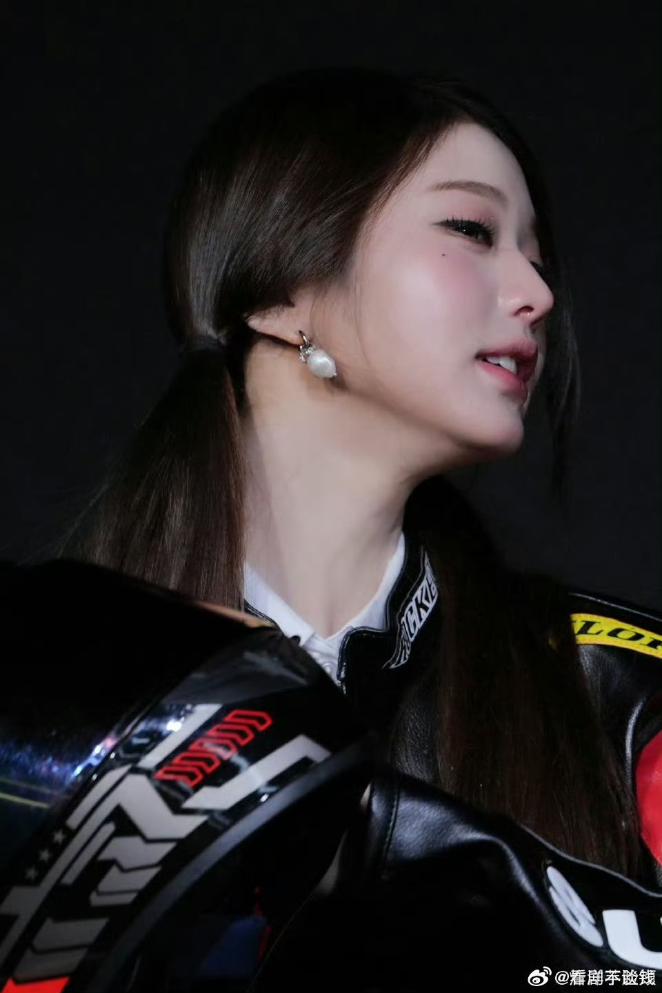 曝张元英签售一直玩手机  来看我姐姐盛世美颜 