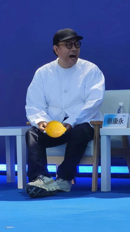 蔡康永维持了 20 年的 "高情商" 人设，终于在 2026 年彻底烂尾了！他这