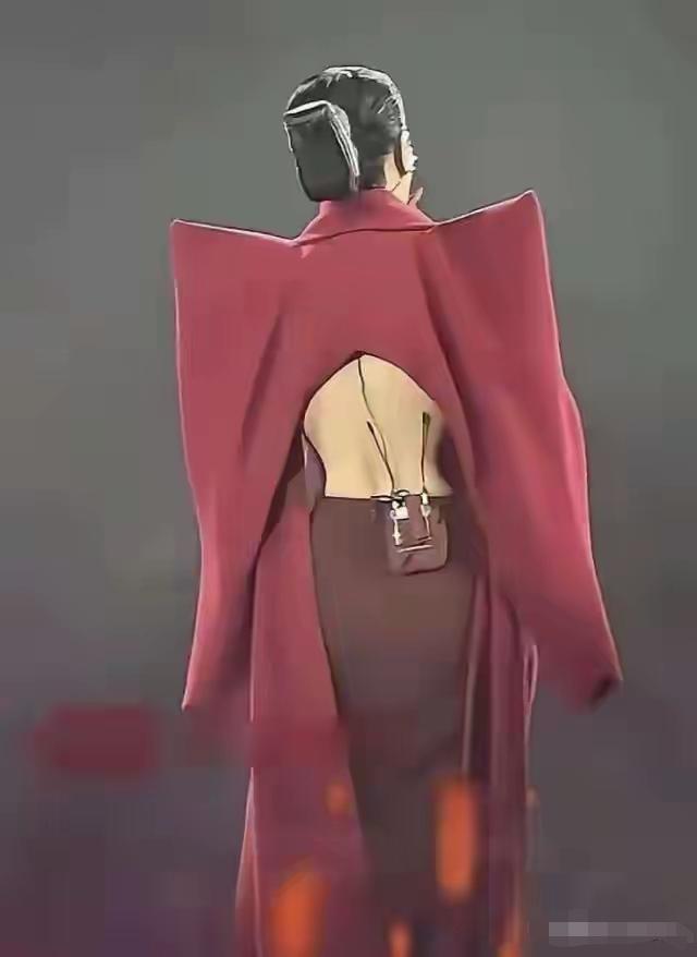 这个露背算不算擦边啊！感觉现在开演唱会的都要露点身体的部位。不是露肚脐眼就是露个
