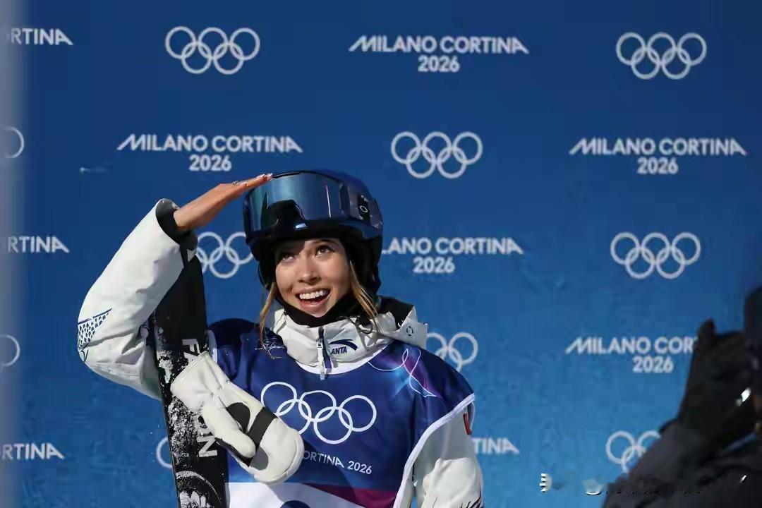 谷爱凌拿下第五金！解说员的声音带着哭腔。“拿了银牌后，她肩上的压力压得人喘不过气