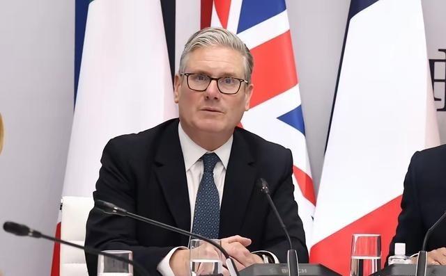 斯塔默赶紧找个地洞钻进去吧，他前脚发声“不会支持美以打击伊朗”，后手英国运往以色