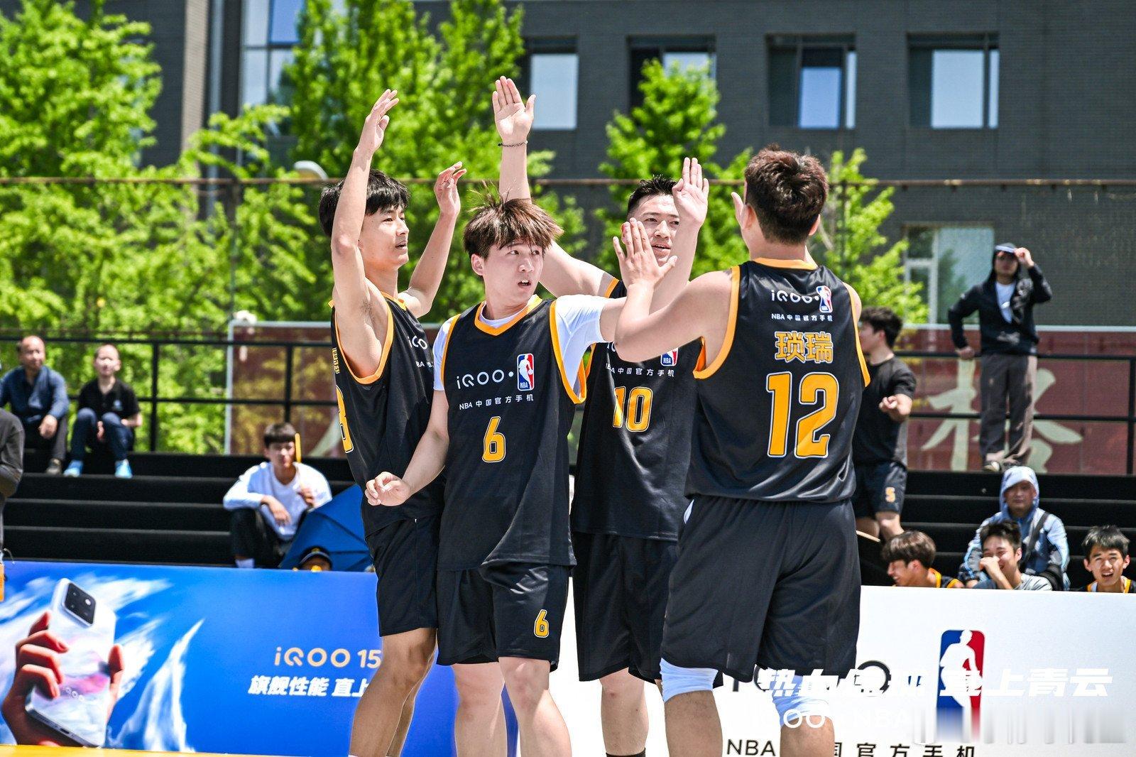 iQOOxNBA高校篮球赛 决赛现场的热浪直接撞进心口🏀 17支队伍拼到汗水湿