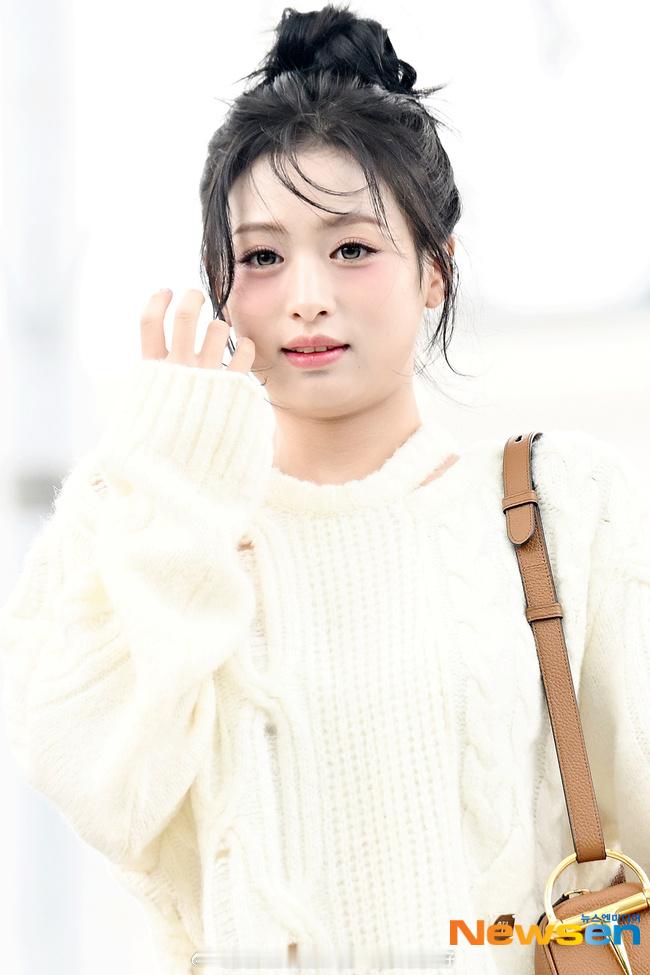 BABYMONSTER组合AHYEON郑雅譞、李茶仁（RORA）、EnamiAS