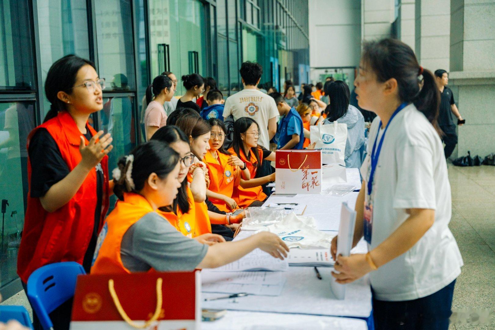 长沙科技赋新能银龄乐天伦【湖南湘江新区2026科技活动周机器人挑战赛】湖南湘江新