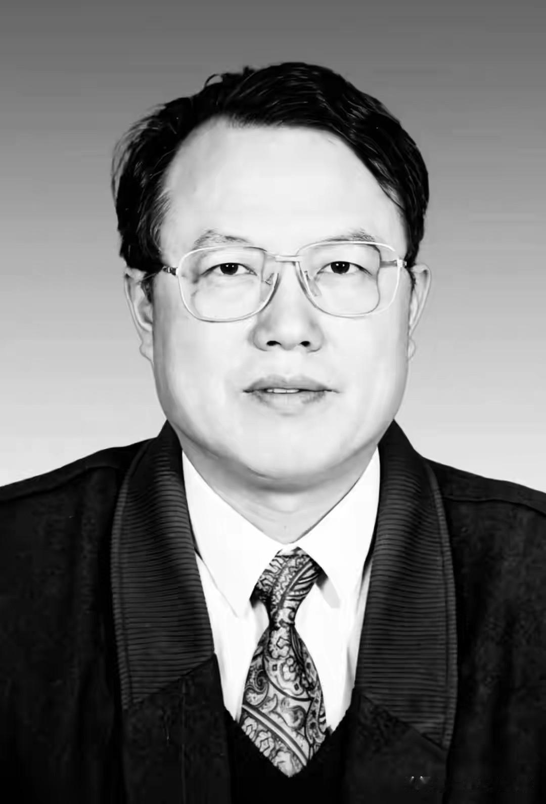 中国共产党优秀党员，湖南中医药大学原党委书记、湖南省中医药研究院原院长蔡光先同志