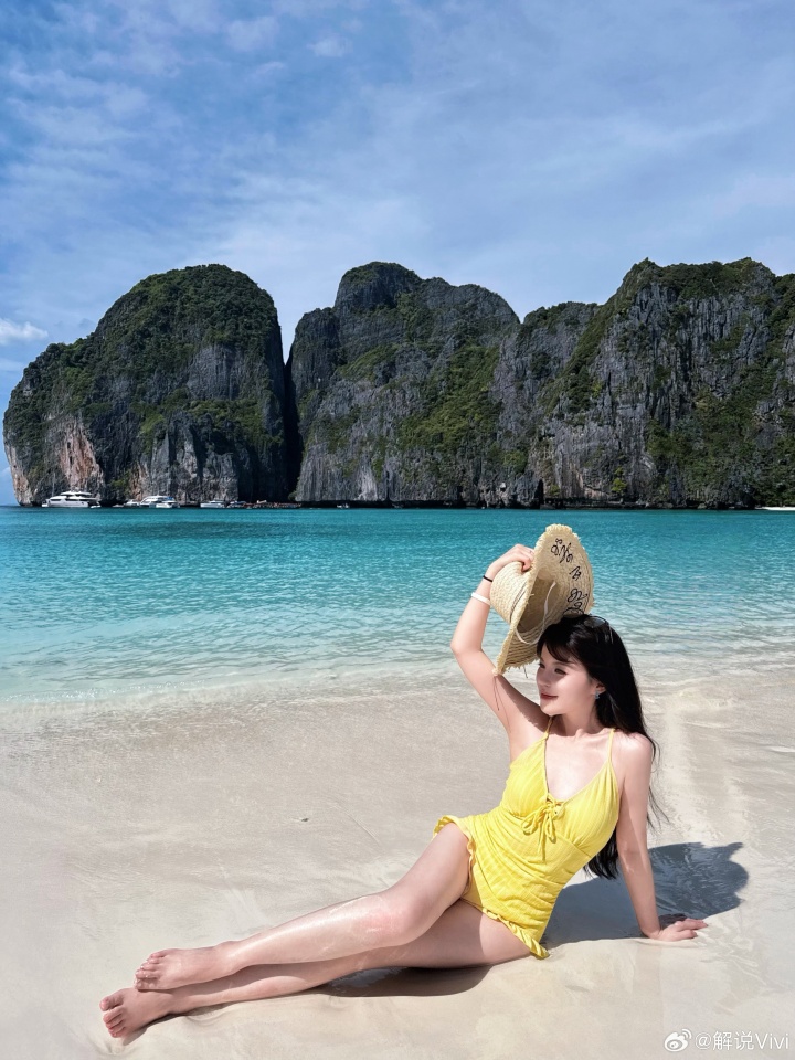 解说Vivi晒照：海滩太美啦