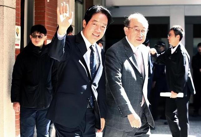 国民党预告，8天后不放过赖清德，美国航母已赶到，大陆有言在先。万万没想到，大陆没