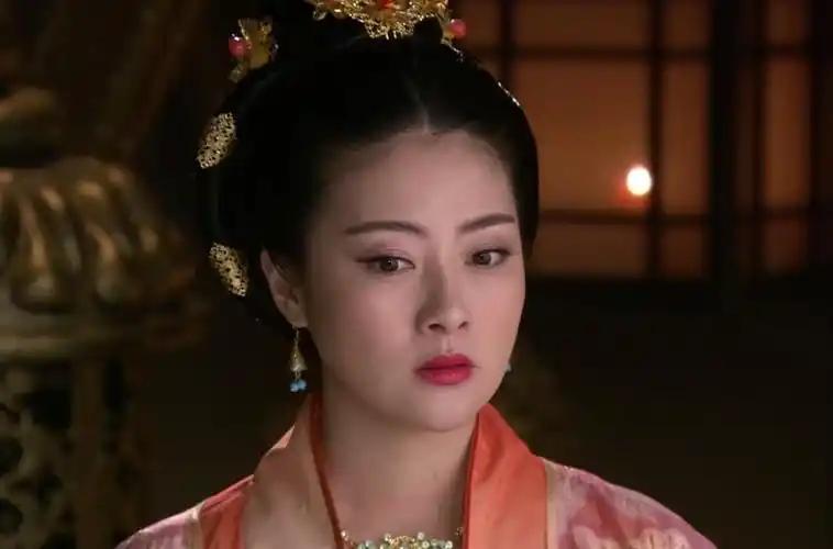 她是中国历史上出身最显赫的公主，没有之一。
 
父亲是皇帝，母亲是皇帝，三个哥哥