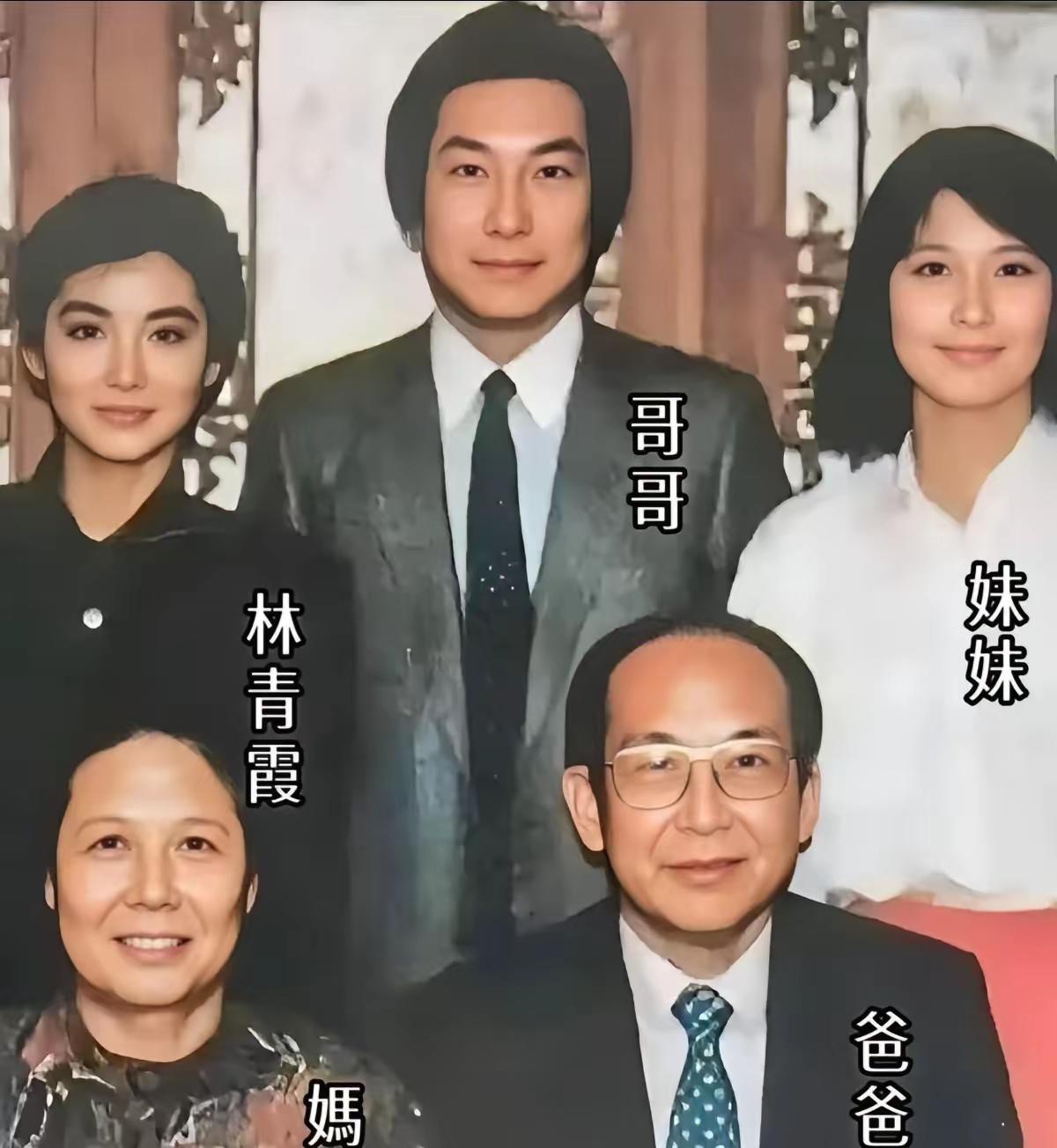 很少见，一家人全是美人坯子。全家老小合照