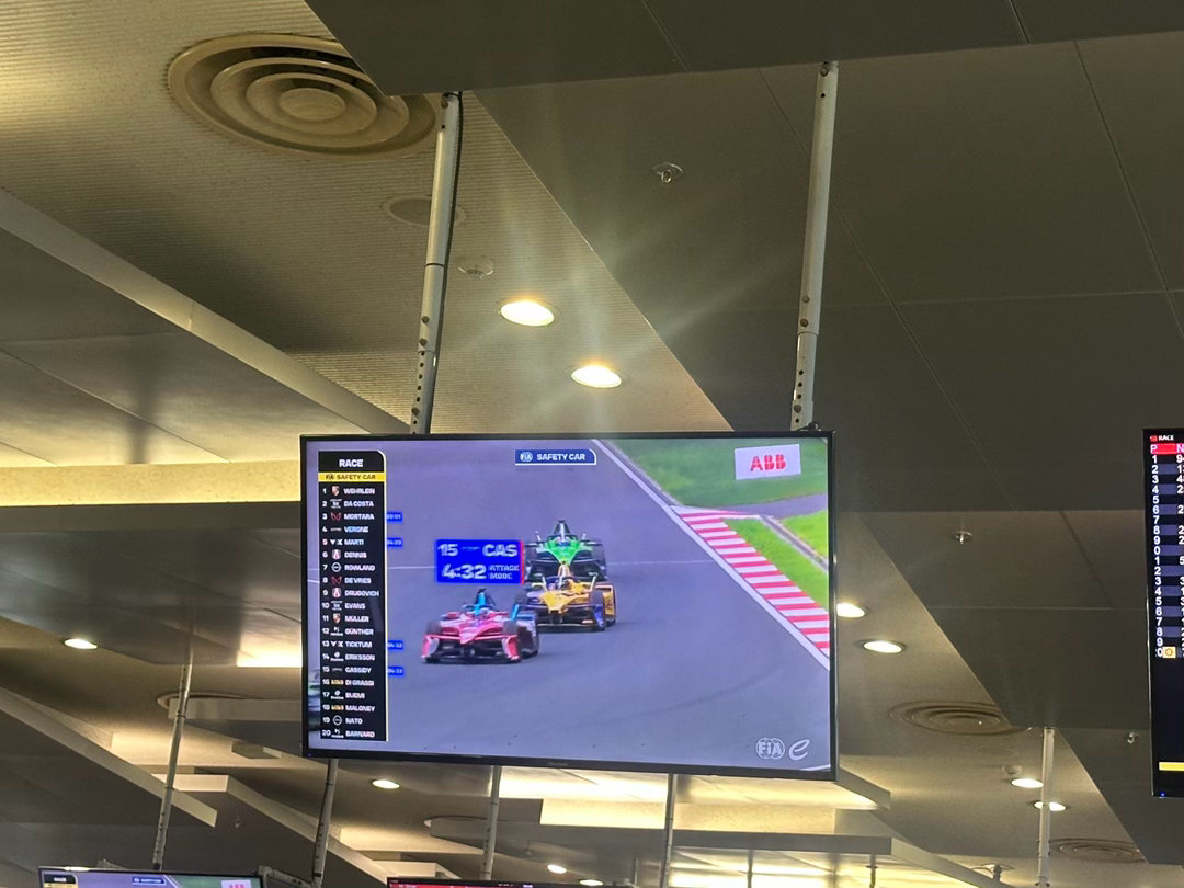 FormulaE2026fe电动方程式上海站 雨大了只接安全车了 