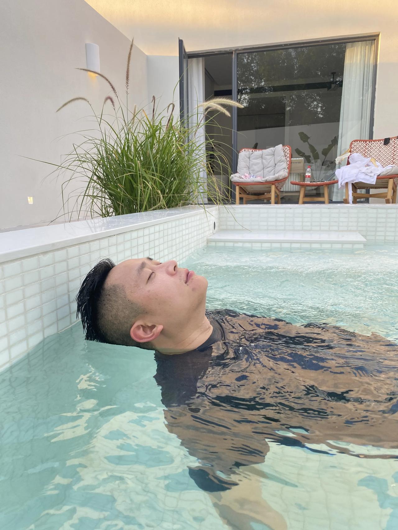 没有灵感的时候，可以泡个澡试一下，我很多篇文章，都是在洗澡的时候，灵光一闪，写出