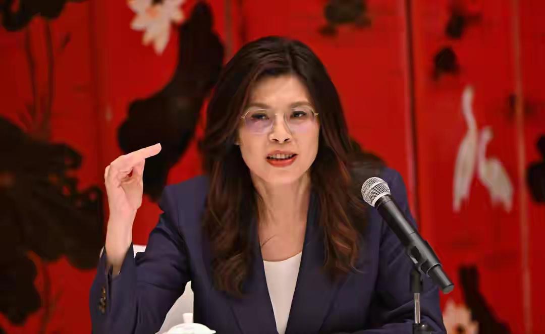 民进党查蒋万安未成年儿子，这操作连自己人都看不下去了

大家好，我是小星！

9