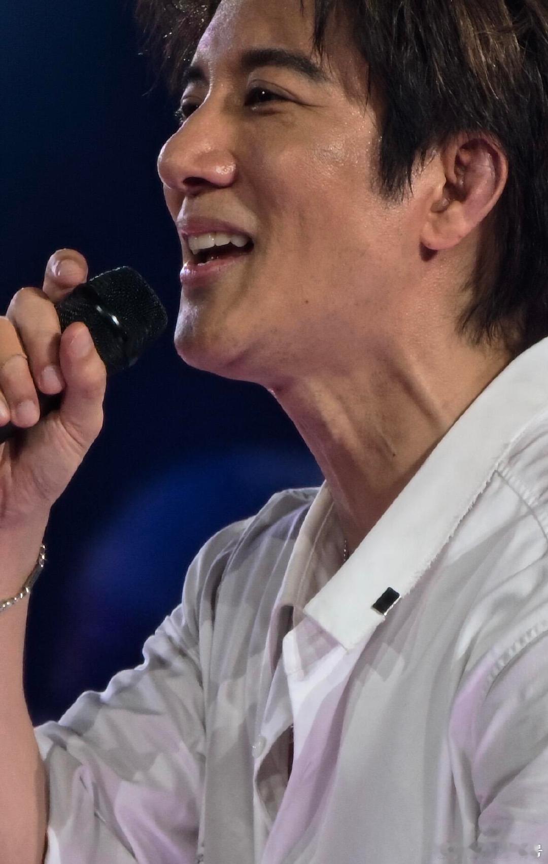 王力宏王力宏脸上没留疤王力宏怼脸拍 王力宏 怼脸拍了，伤口恢复的很好🥳真的是一