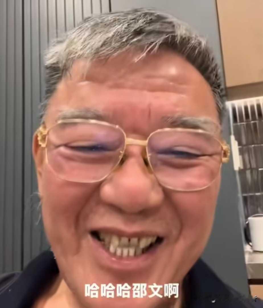 李立群活的太真实了，如今拍戏的活不多，在老家吃吃喝喝拍拍视频，如今又到郝劭文家做