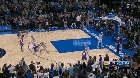 肯纳德大空位三分绝杀！湖人两次战术跑的都非常漂亮，9连胜了。 