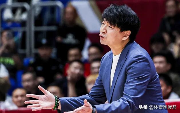 邱彪无可奈何！
在球迷们的期盼中，山东男篮不仅没有拿下比赛，反而以75:89输给