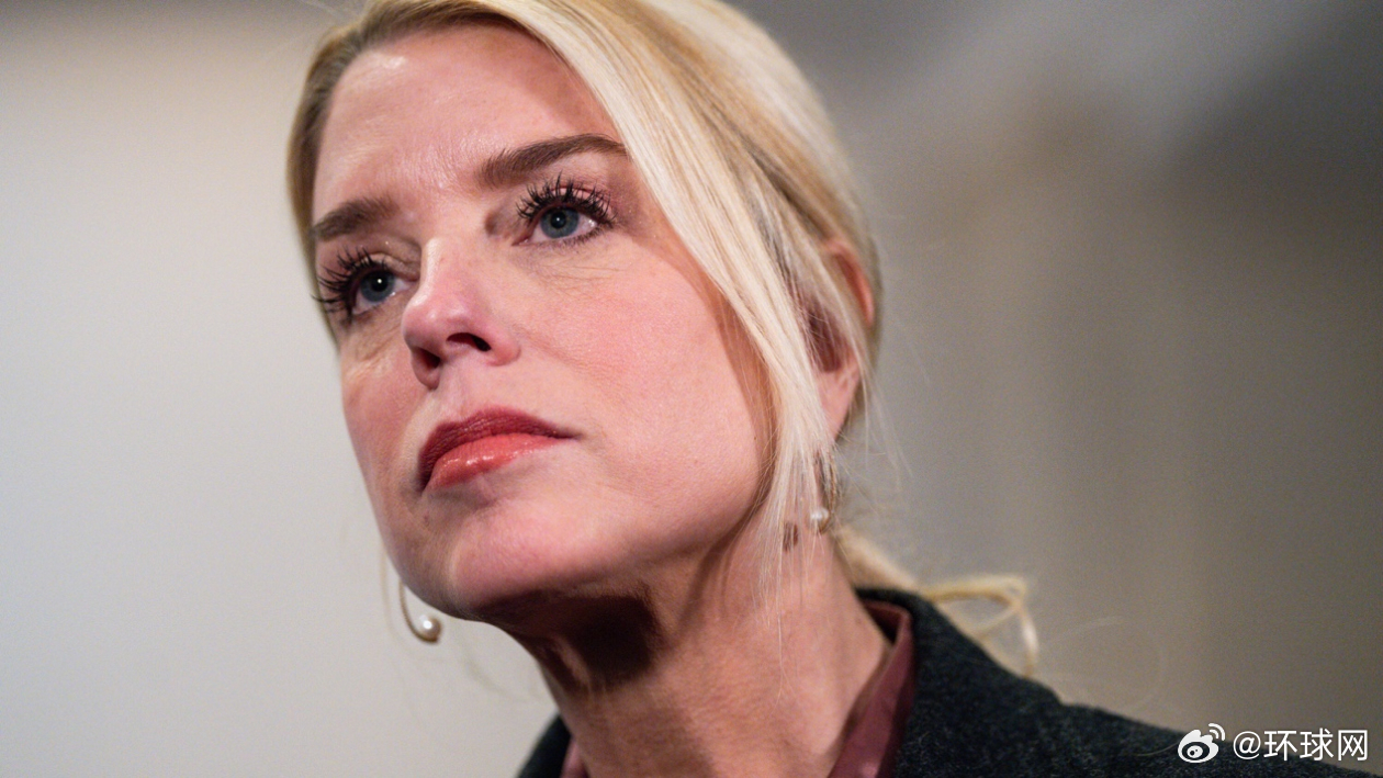 #曝特朗普曾私下讨论解雇美司法部长#【继美国土安全部长被解职后，美媒爆料：特朗普