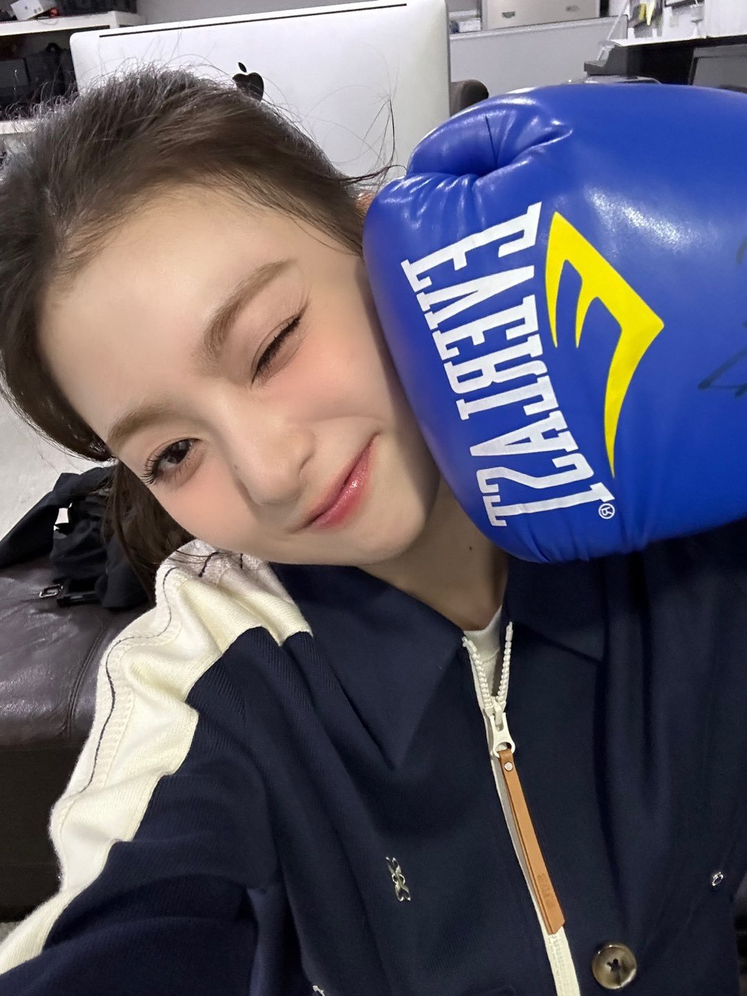 李娜炅[超话]🐣蜜桃笑颜李娜炅 [图片]250502 官X更新[💌] Sup