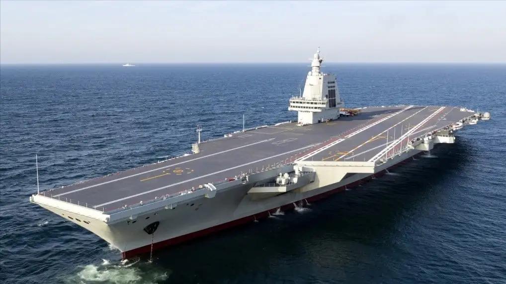 福建舰离全面形成战斗力的时间备受关注。从最新情况看，疑似空警600在福建舰弹射起