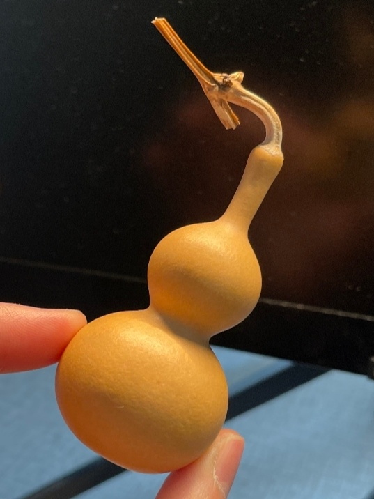 真正拖垮你的，不是事多，而是“不认命”。庄子讲过一个故事。有个人在河里划船，远远