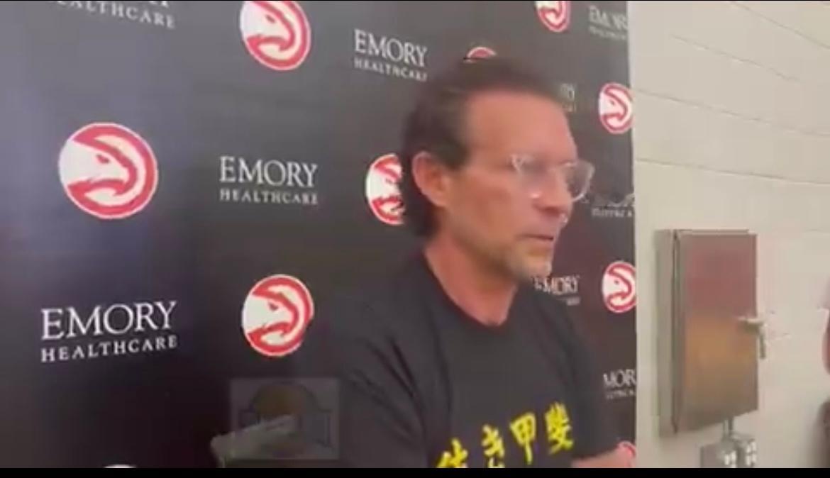 主教练奎因·斯奈德关于乔克·兰代尔缺席的情况，以及这对托尼·布拉德利和古耶这样的