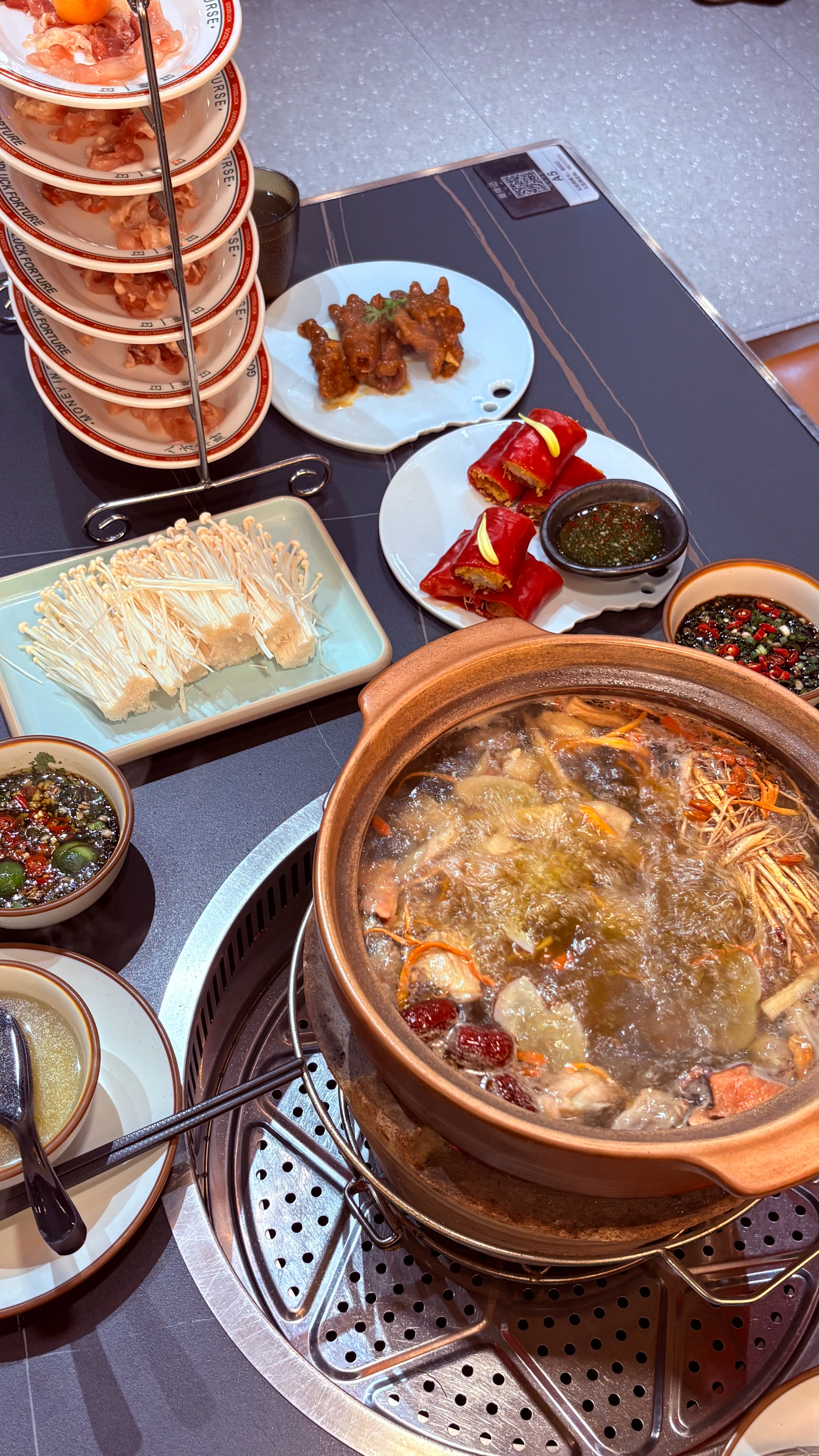 为什么我不是在吃醉鸡煲就是在吃脆鸡煲 鸡看见我就要跑吧 