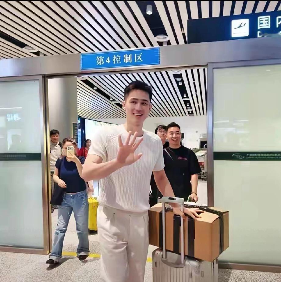 破防！台湾演员凭一本200年旧族谱，5天找回广东潮汕失联宗亲
 
    太暖心