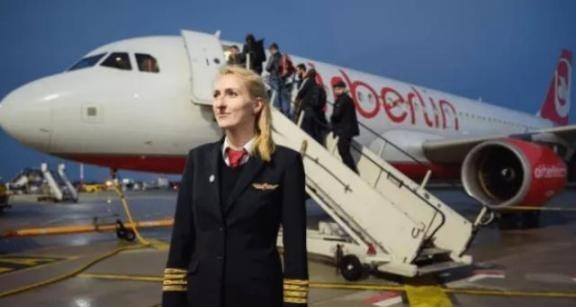 有位德国空乘曾说，“希望咱们的航班别飞中国，不然我就辞职。”机长不解地问她，“你