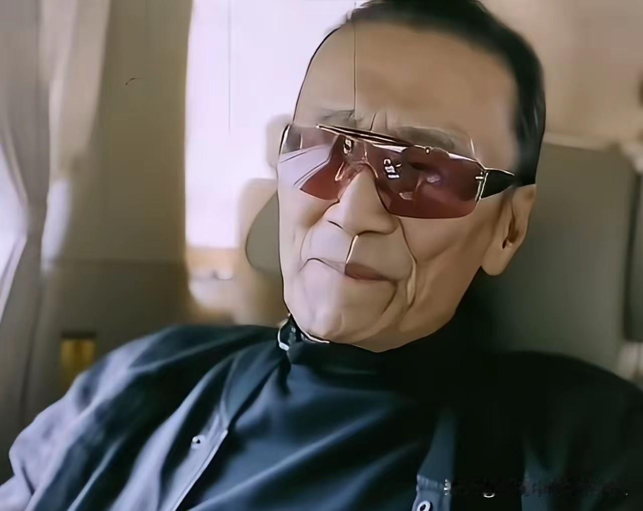 谢贤告别世间的那天，有辆车在老宅外默默停留了四个小时。
2026年7月20日，谢