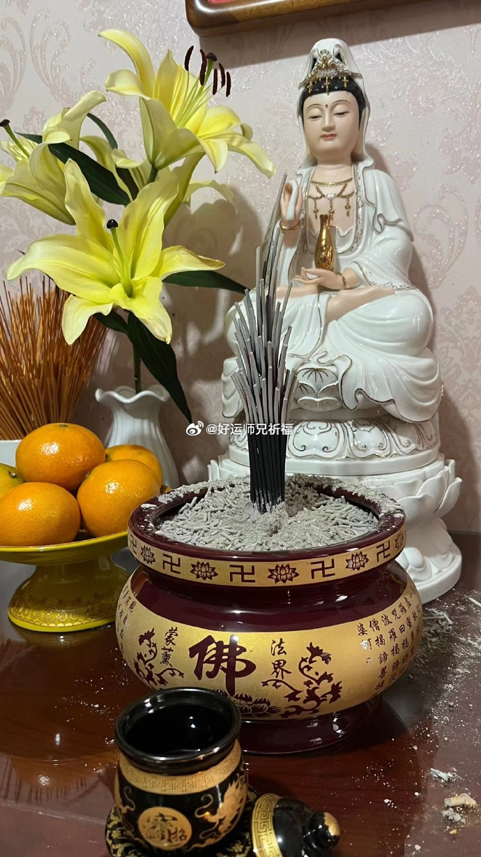 若有人诋毁你，是为你代受口业；若有人针对你，是为你替挡恶缘。一切伤害，皆是因果所