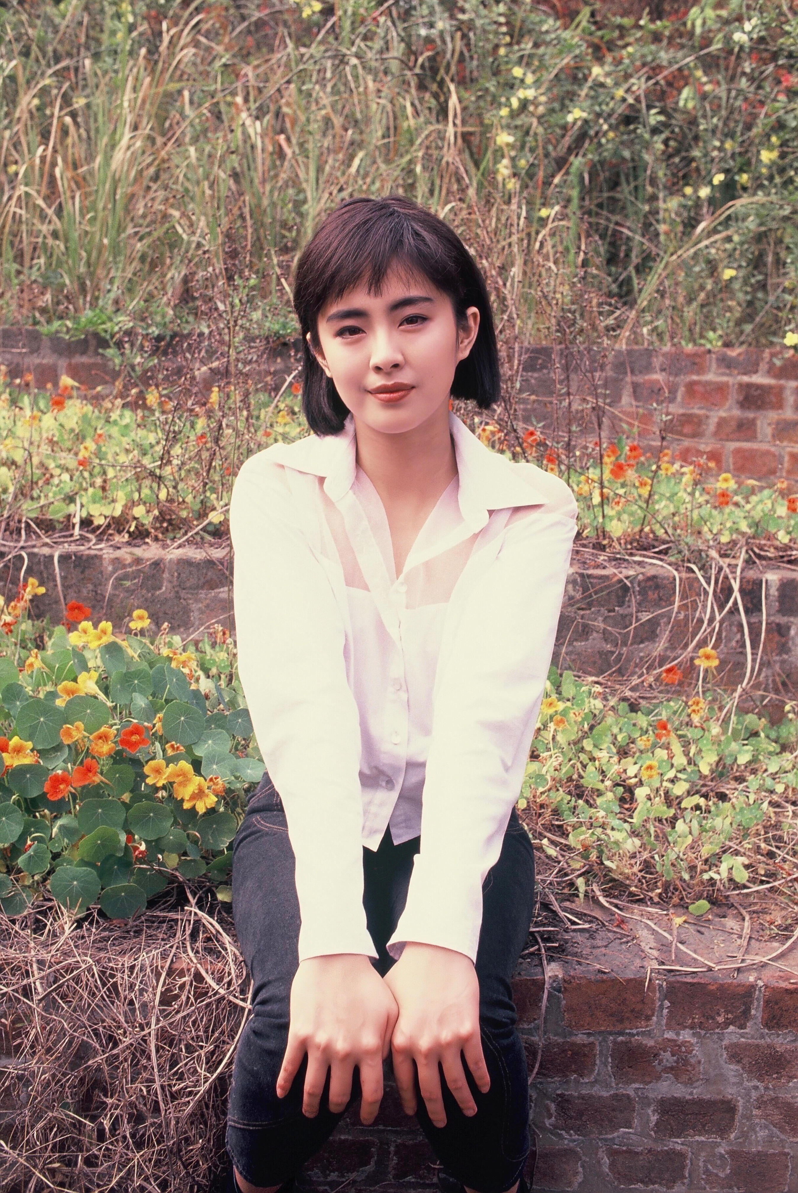 第一次见王祖贤的这张照片，来自🍠兴趣爱好是登基的个人私藏胶片。 