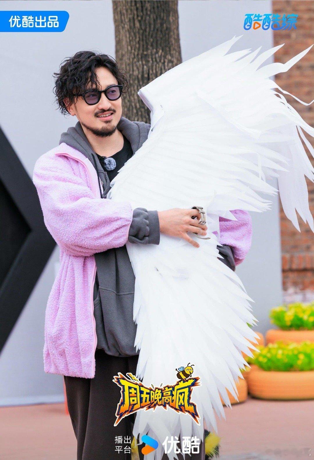 王传君是六边形战士来的 谁说演员只能演戏？王传君直接打破边界：影帝、唱跳、话剧、