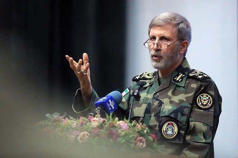 激烈对抗！谈判当天美军开火，伊朗无人机火速反击美舰！

新华社消息，特朗普宣布美