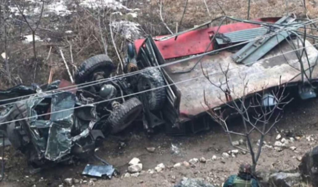 太惨了：印军装甲车冲下悬崖，死伤数十人，莫迪又发文哀悼。

1月22日中午，印控