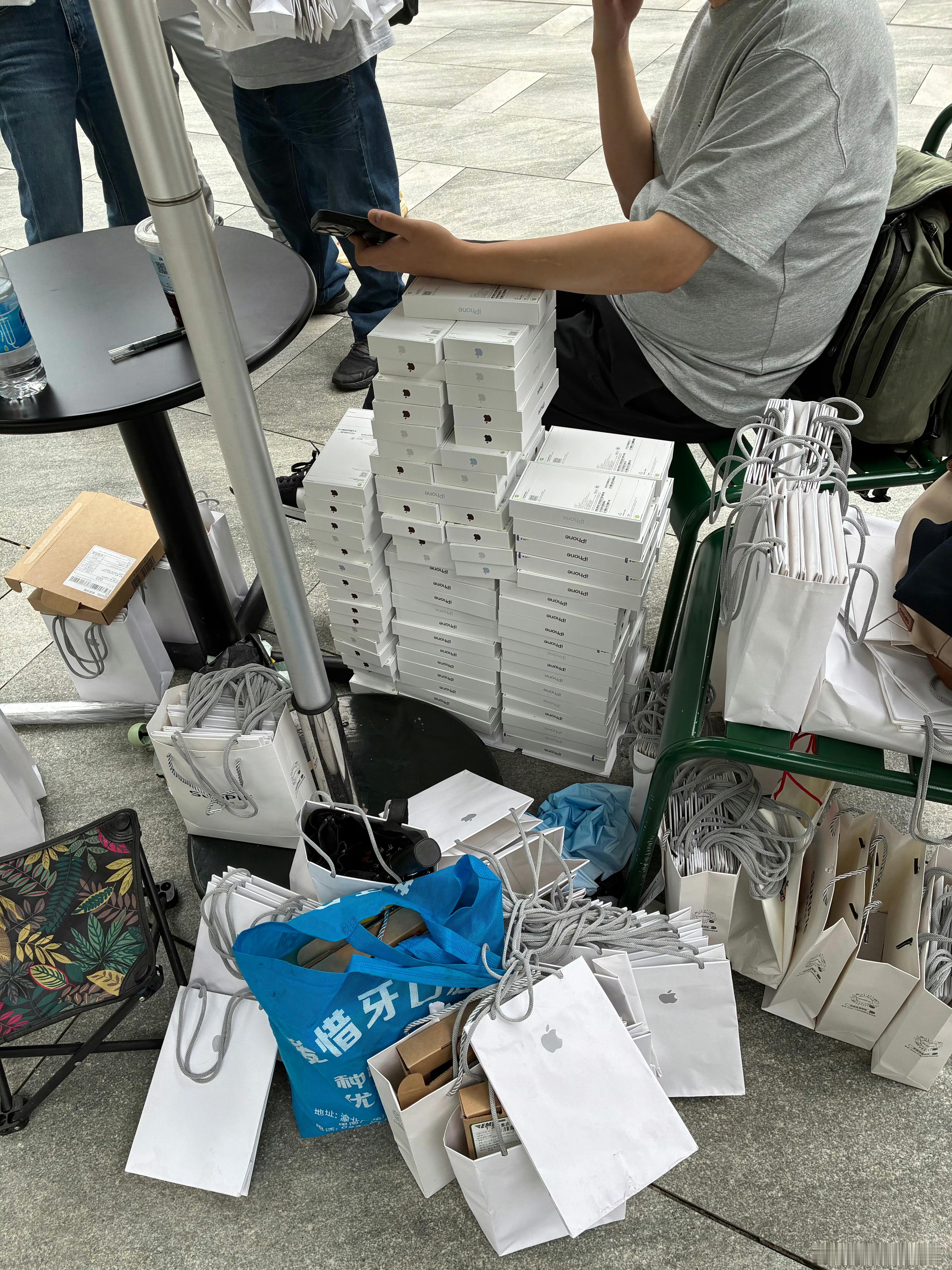 兄弟们，来前线看了看汇报一下牛牛们目前的战况：18 Pro 全线不收，要收的话-