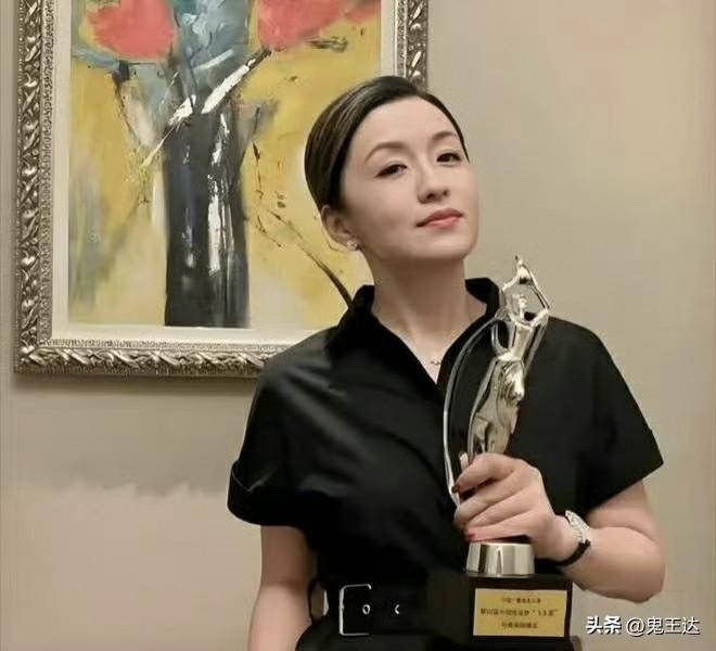 这下全网都知道秦雯这个人

除了喜欢背后蛐蛐人，

还愿意吹牛X了，
谁让吹牛不