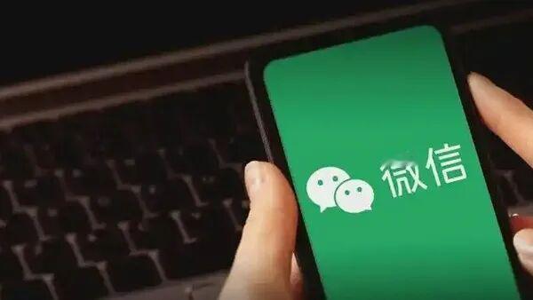 微信这回玩大了！AI都要替咱唠嗑了，这社交以后还叫社交不？
 
 
 微信这回玩