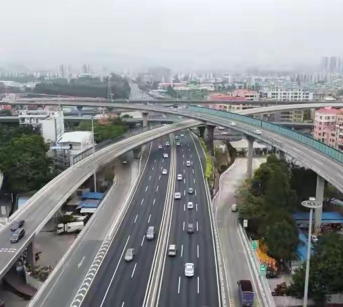 多地高速停止收费！但想等全国免费，可能还是想多了。


近期，湖南长永高速、广州