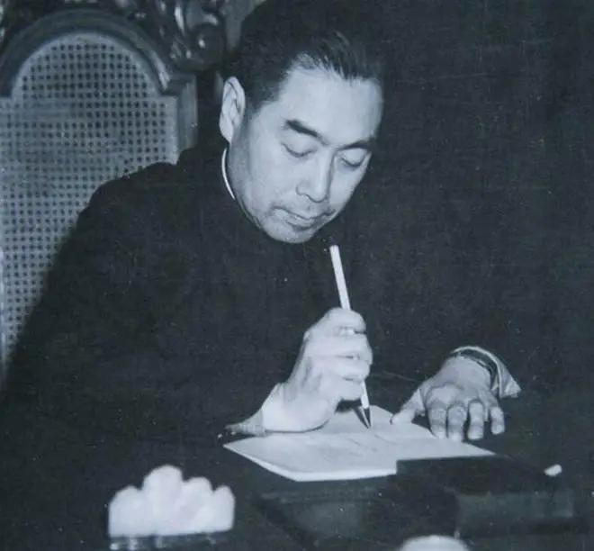 1953年，乔冠华对李克农不尊敬，周恩来怒斥：真不知道几斤几两!在抗美援朝战争进