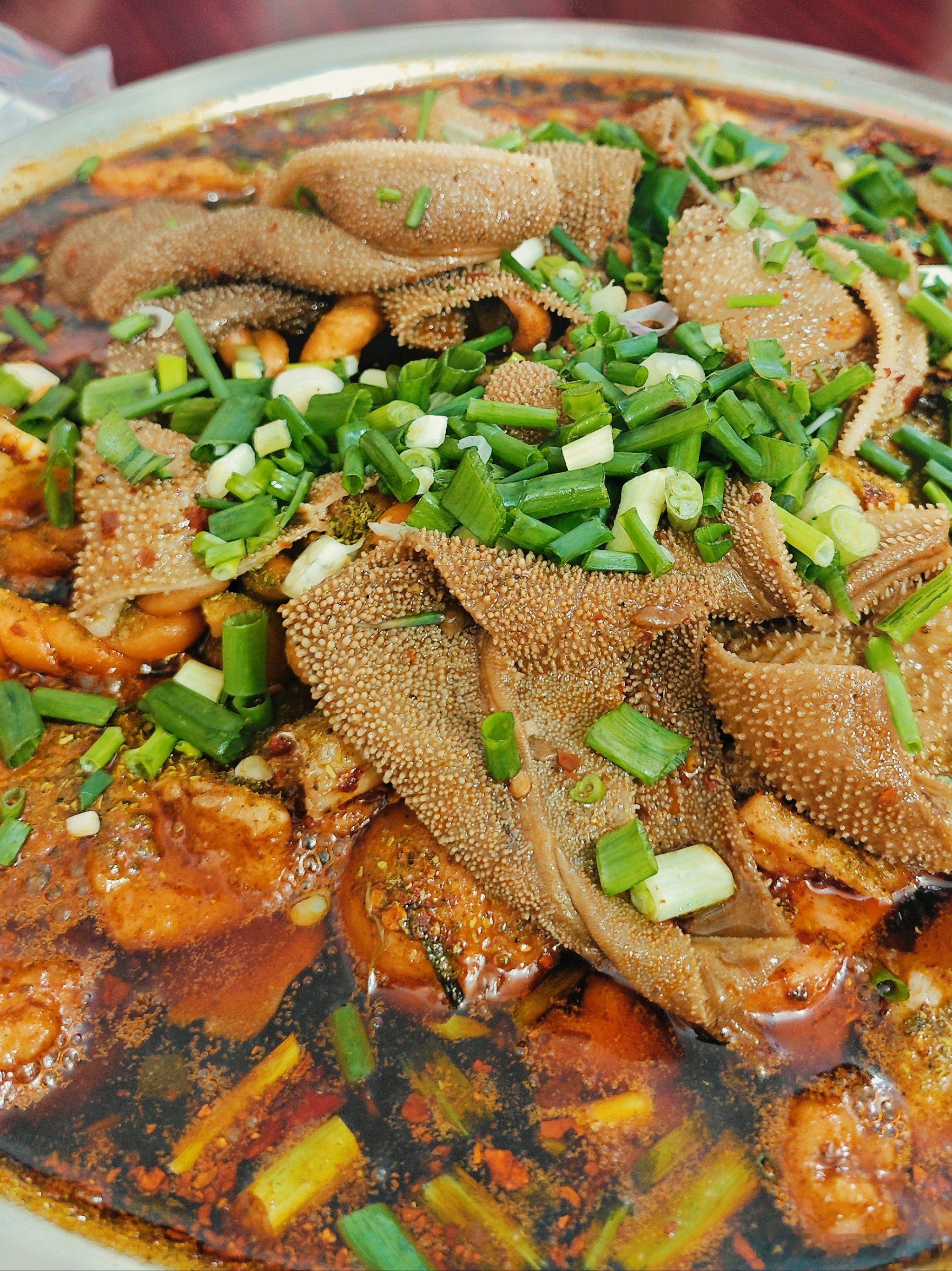 毛血旺里的毛到底是啥毛血旺里的毛肯定是毛肚，血是鸭血，再加上其他的菜组成了一道非