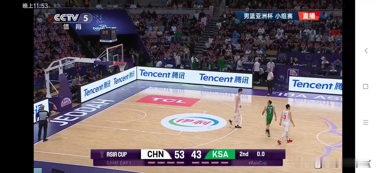 半场结束，53比43，中国男篮领先沙特男篮10分，开场中国男篮还是打得紧，仅靠着