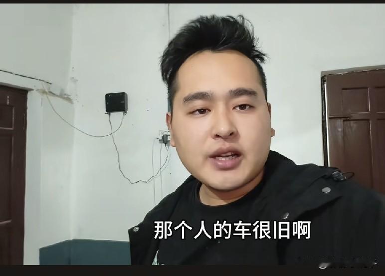 阿阳终于回国，却只是陪伴女儿20多天，着急返回巴基斯坦。网友好奇：为啥拖着不给女