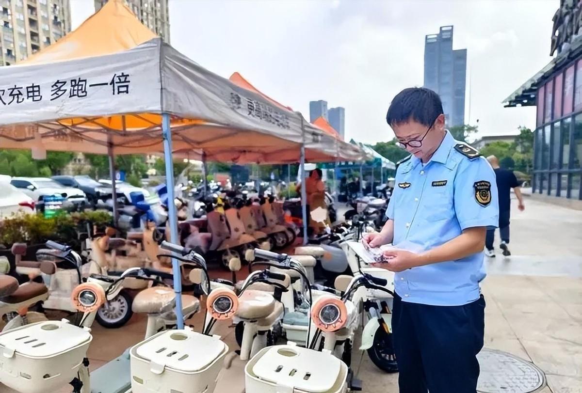 电动车管理又出新规！江西德安和四川广元等地近期发布通告，严查非标电动车。德安从现